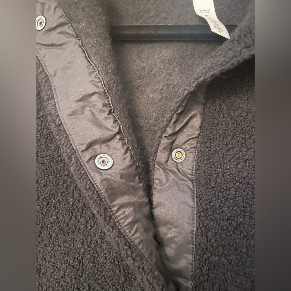 Lululemon jacket - Picture 4 of 9